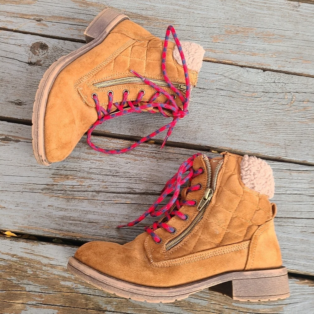 Steve Madden Hoddes Faux Fur Trimmed Boot Little Girl size 3‎